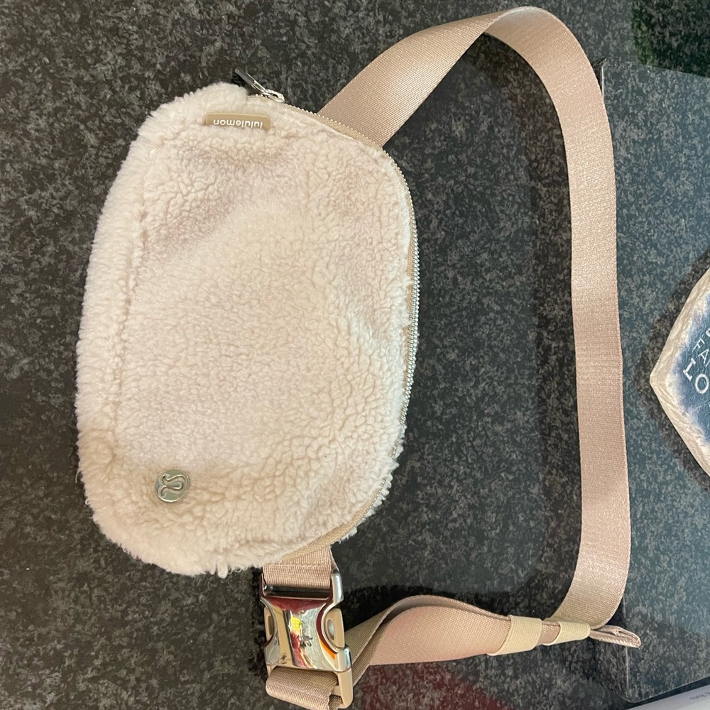 Lululemon fleece belt bag ivory